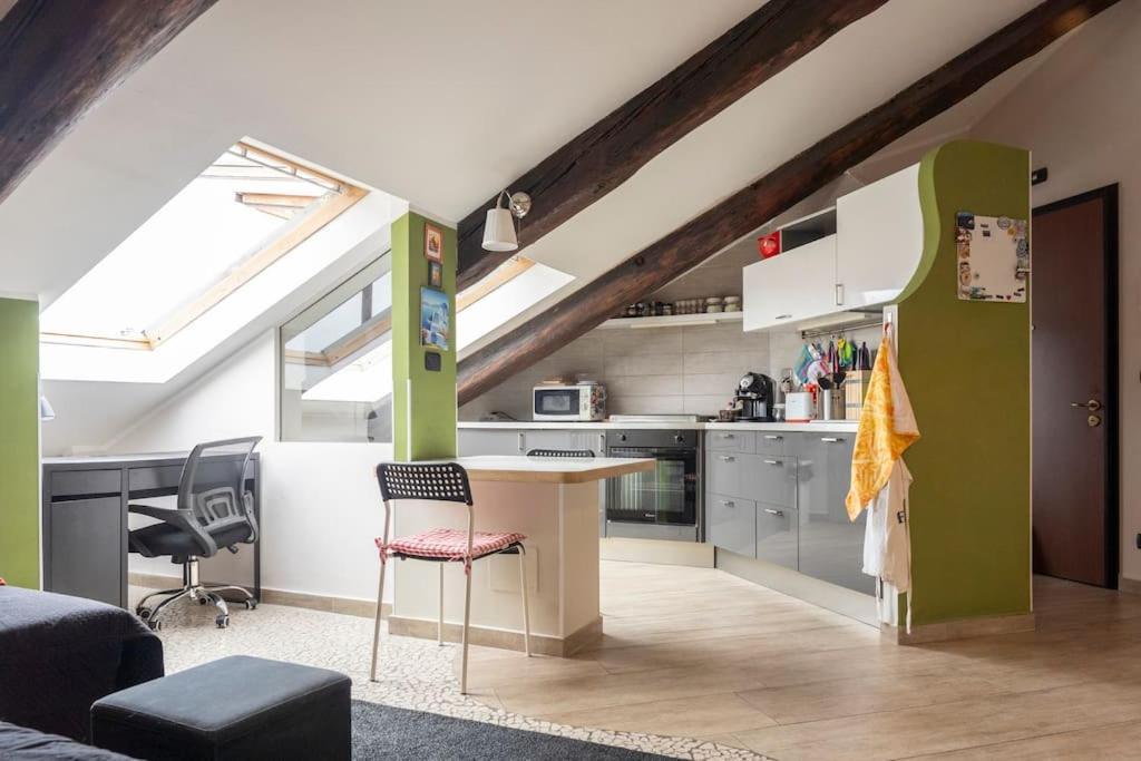 Cozy Attic In The City Center Torino Esterno foto