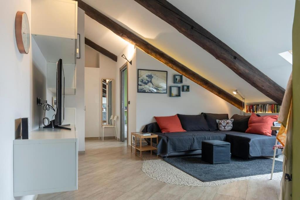 Cozy Attic In The City Center Torino Esterno foto